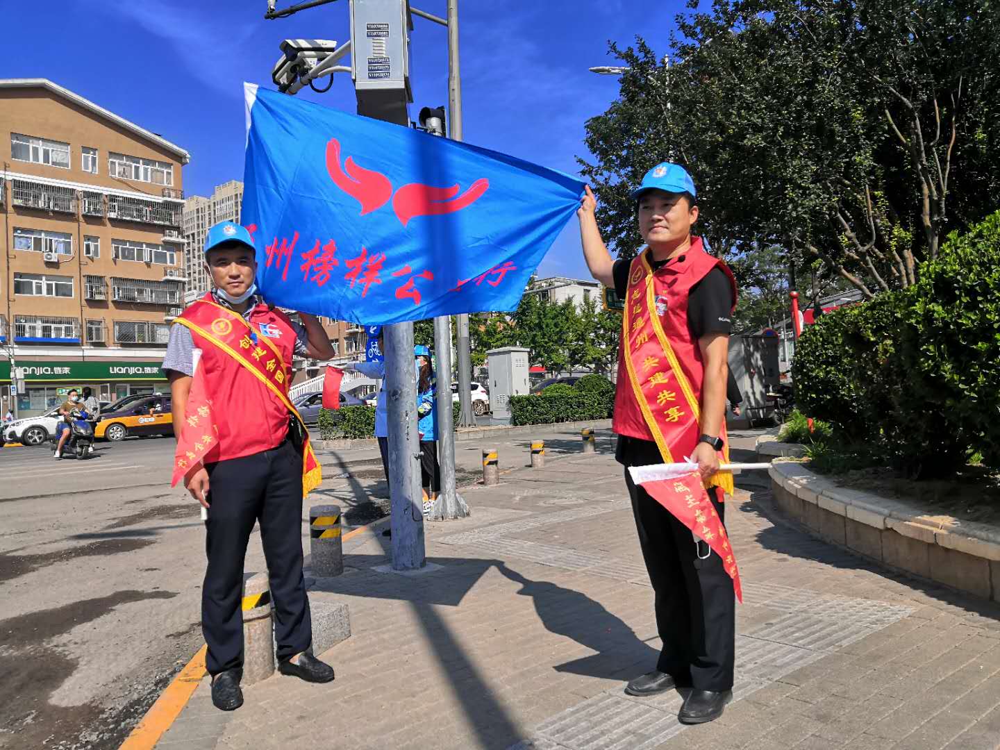 <strong>大黑鸡巴干大黑逼逼</strong>